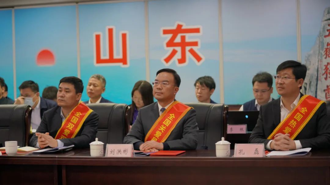 喜報丨劉洪彬董事長(cháng)參加全國就業(yè)與社會(huì )保障先進(jìn)民營(yíng)企業(yè)暨關(guān)愛(ài)員工實(shí)現雙贏(yíng)表彰大會(huì )